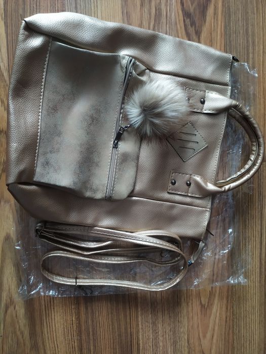 Златиста дамска чанта