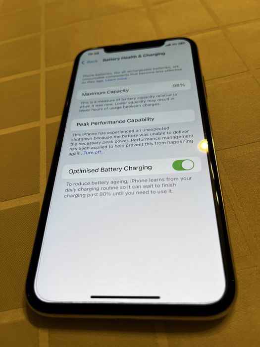Продавам iPhone XS 64 GB