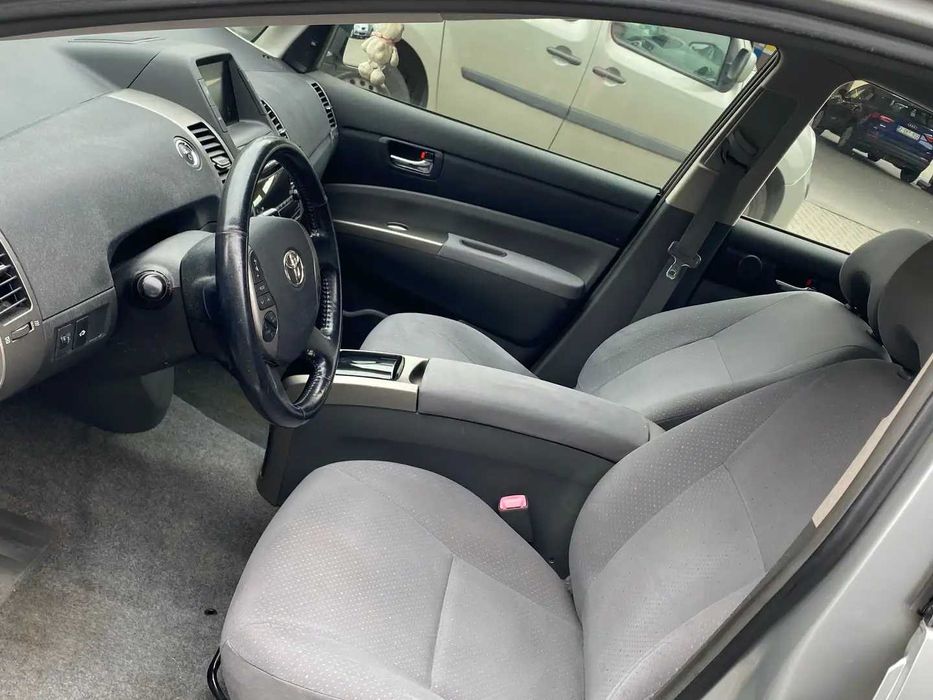 Inchirieri auto masina Rent a Car Toyota Prius Hybrid cutie Automata