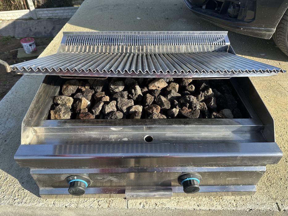 Газова скара с вулканични камъни с две зони