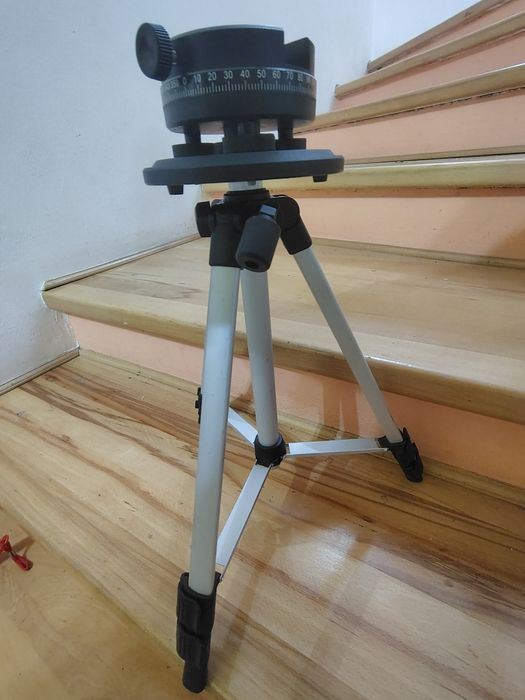 Trepied telescopic aluminiu baza rotativa 360 grade montare/calibrare nivela laser