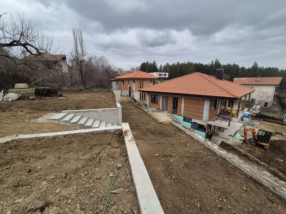 Услуги с мини багер  2750кг. Хидравличен чук 150кг..