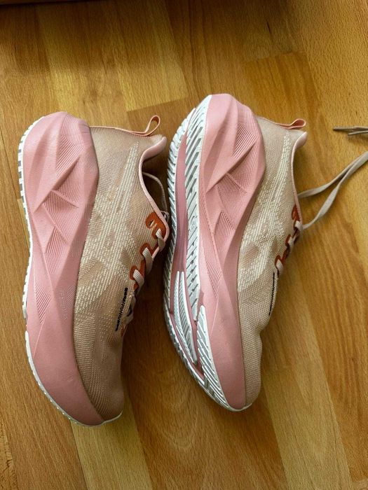 Asics Novablast 5 roz marimea 38