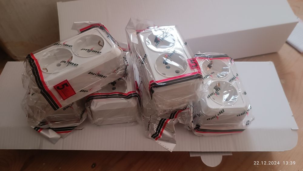 Роетка 2-местная 16А, с заземлением, наружная PRIME