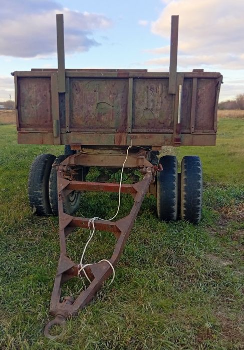 Продам прицеп СЗАП 8352 бортовой