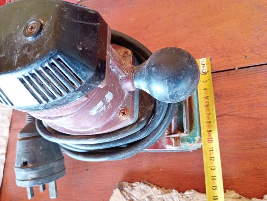 Aparat electric de șlefuit parchet