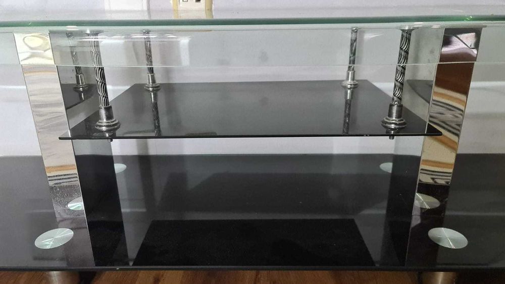 Стеклянная тумба под телевизор