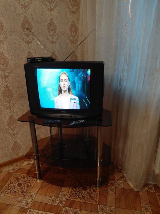 Продам телевизор с тумбой