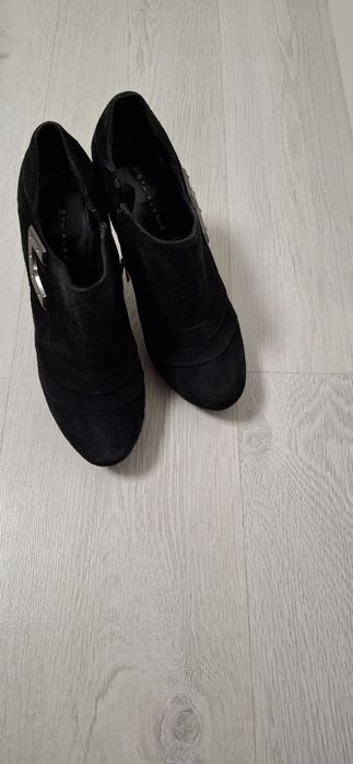 Vând botine piele întoarsă