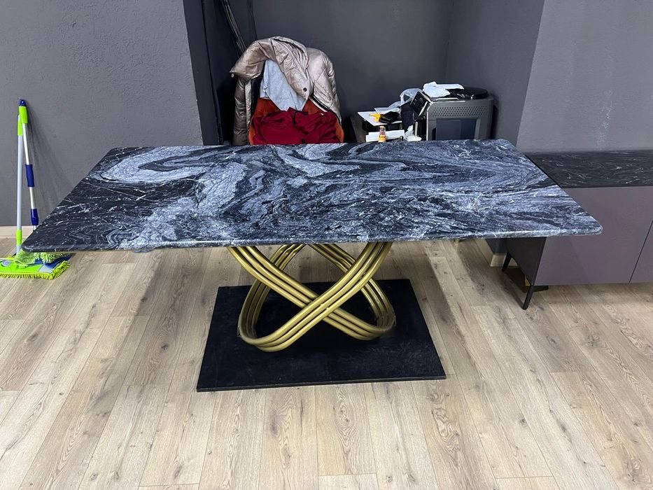 Продам стол срочно