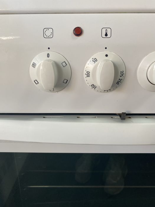 Свободностояща комбинирана готварска печка газ/ ток GORENJE 60 см.