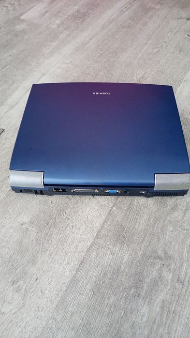 Laptop Toshiba vechi din anul 2002 aproape nou