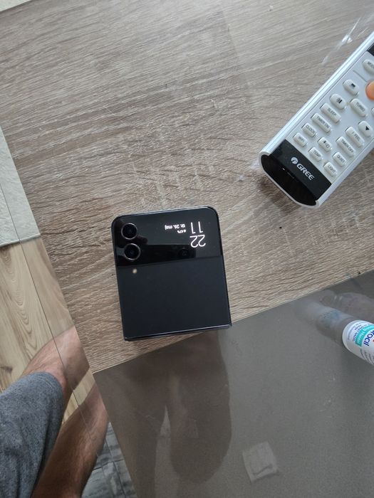 Samsung z flip 4 за части
