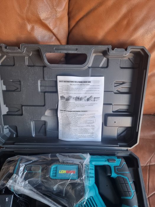 Fierăstrău electric cu 2 acumulatori Leihmann