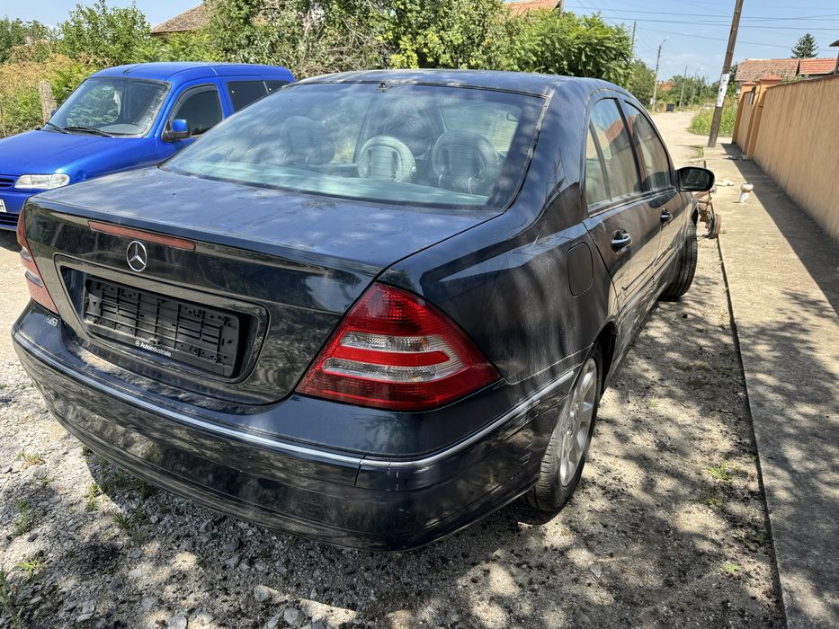 Продавам w203 на части