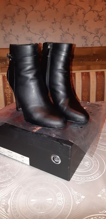 Продам кожаные ботильоны