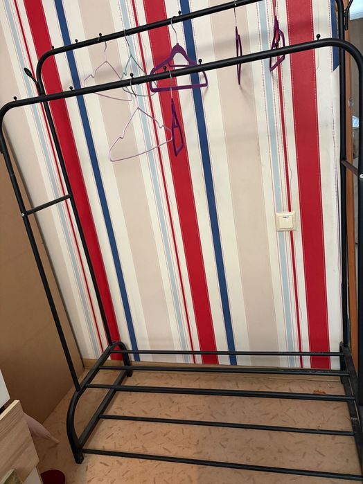 Вешалка напольная с плечиками