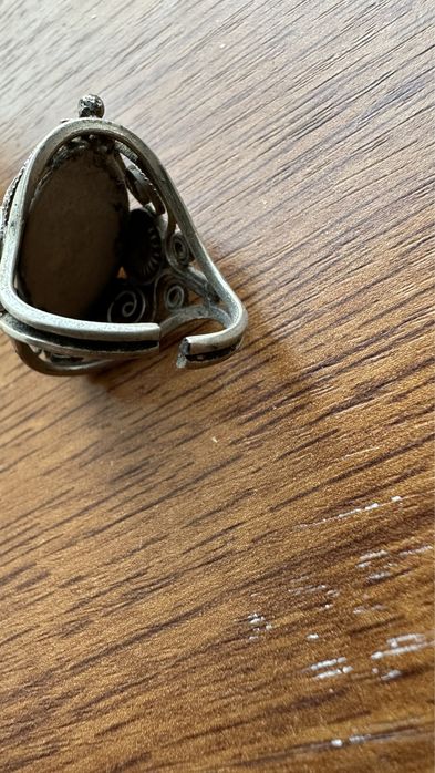 Серебреное кольцо с янтарем