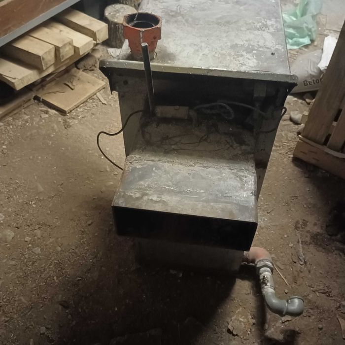 Продавам камина с водна риза на дърва 16кW руска.