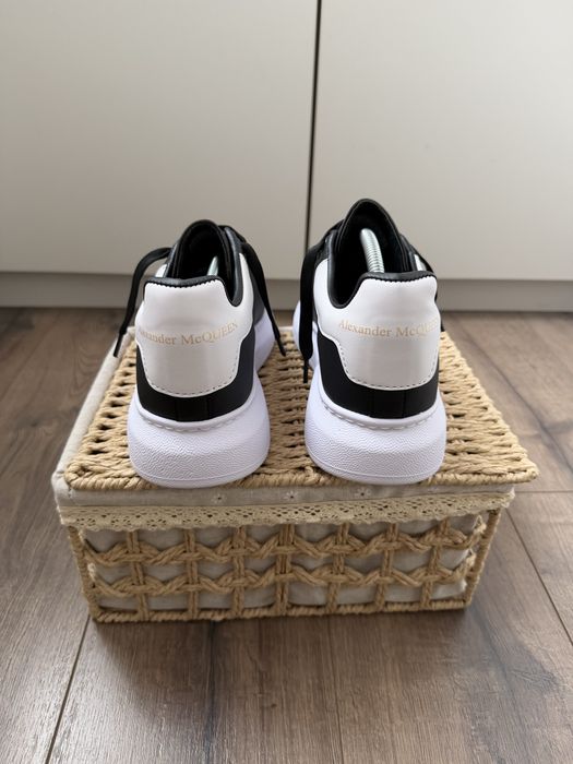Adidasi ALEXANDER MCQUEEN l Produs NOU Tenesi | Adidasi Baieti | Fete | Alexander McQueen Negru - Alb | Adidasi Model NOU | Produs Calitate PREMIUM