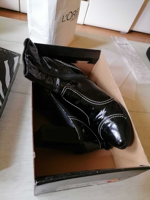 Vand botine casual, piele lacuita, 36,iarna/primăvară