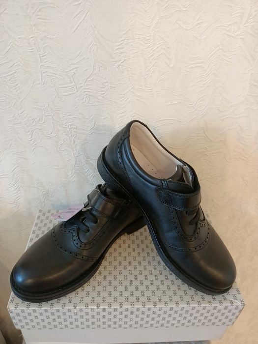 Продам туфли на мальчика 35р.