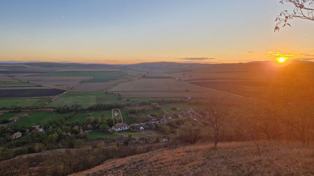 Casă nouă, teren 2200m2 în zonă liniştită şi retrasă, cu ieşire la râu