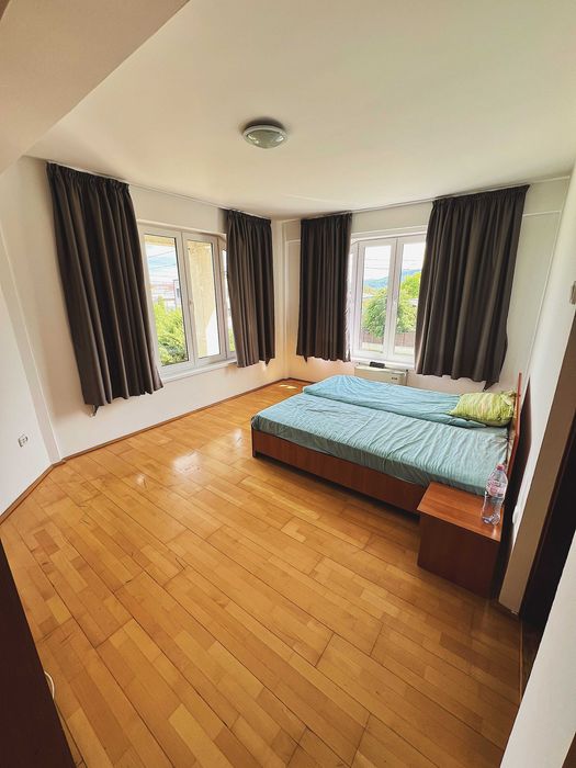 Vand cladire in Piatra Neamt cu 2200 m2 teren