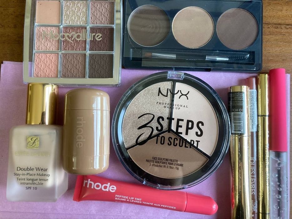 Набор косметики, маска в подарок