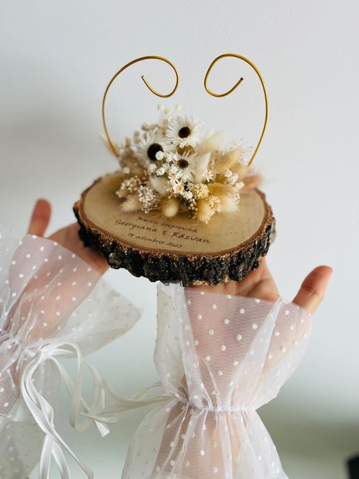 Suport pentru verighete pe lemn cu gravura