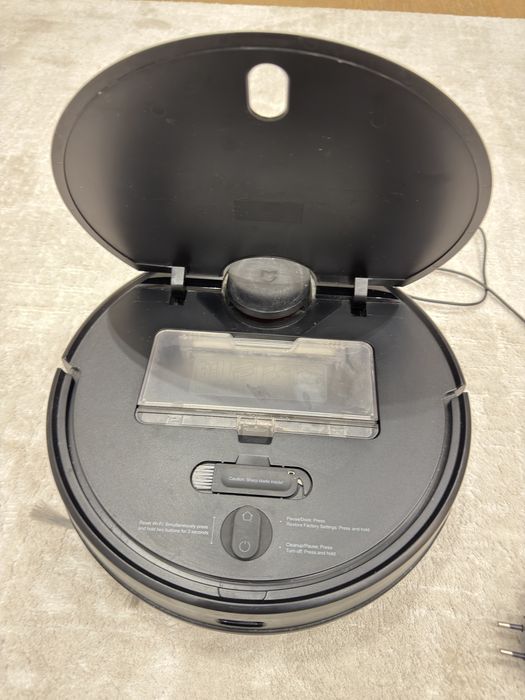 Продаю робот пылесос Mi robot