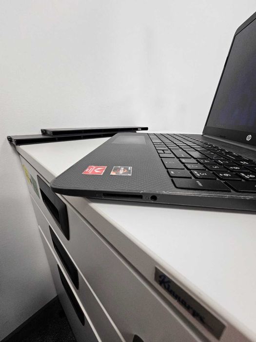 Лаптоп HP 15s-eq