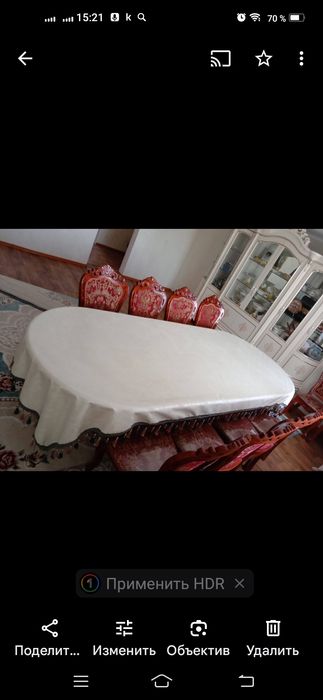 Стол и стулья для зала.