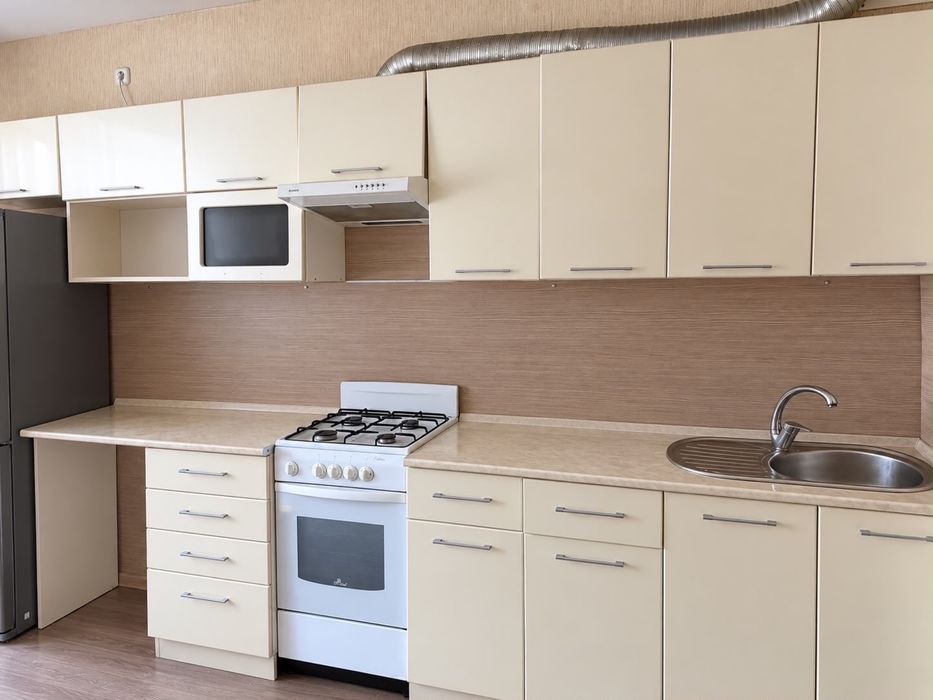 продам кухонный гарнитур срочно