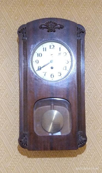 Продаю настеные часы. СССР . в хорошем состоянии