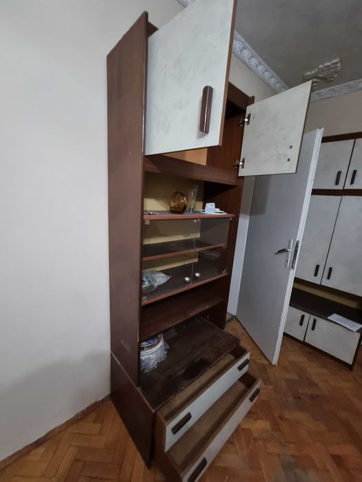 Двукрилен гардероб