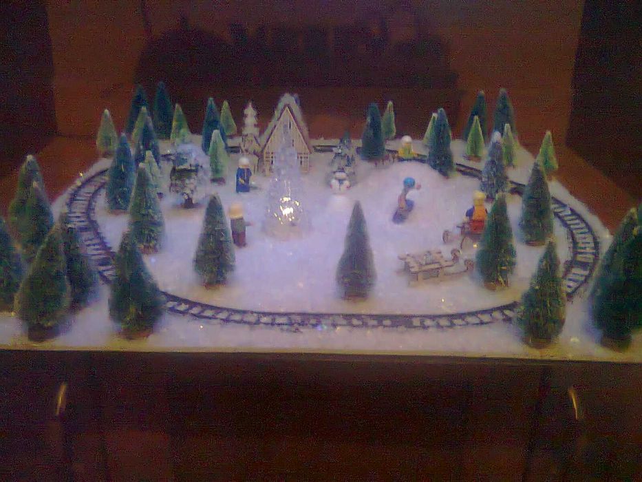 peisaj de iarna cu trenuletul lui Mos Craciun