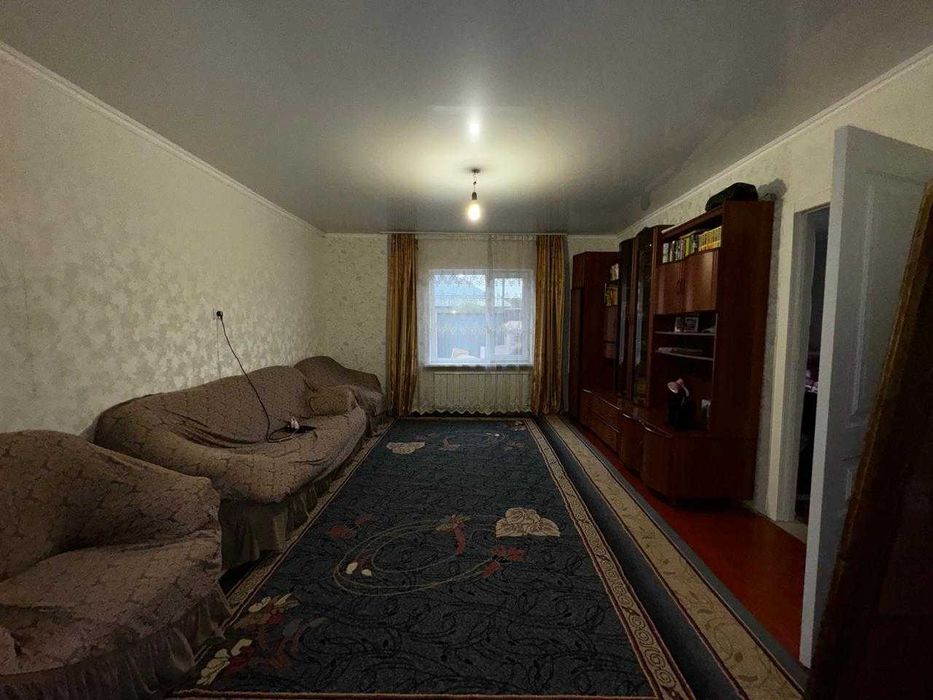 Продам дом в центре посёлка.