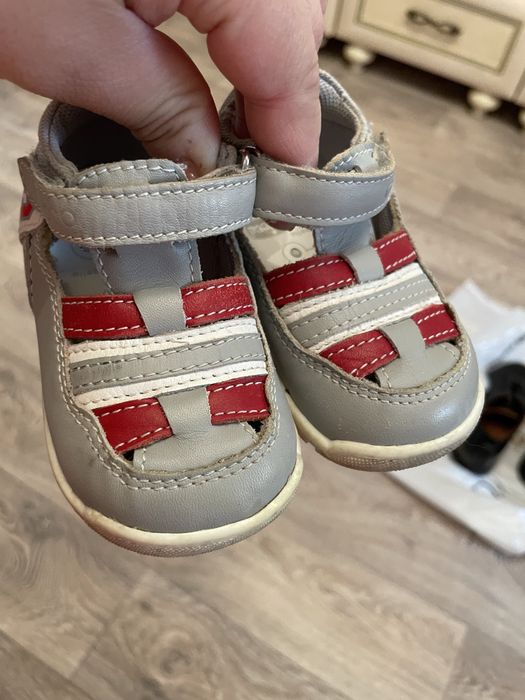 Продам детскую обувь