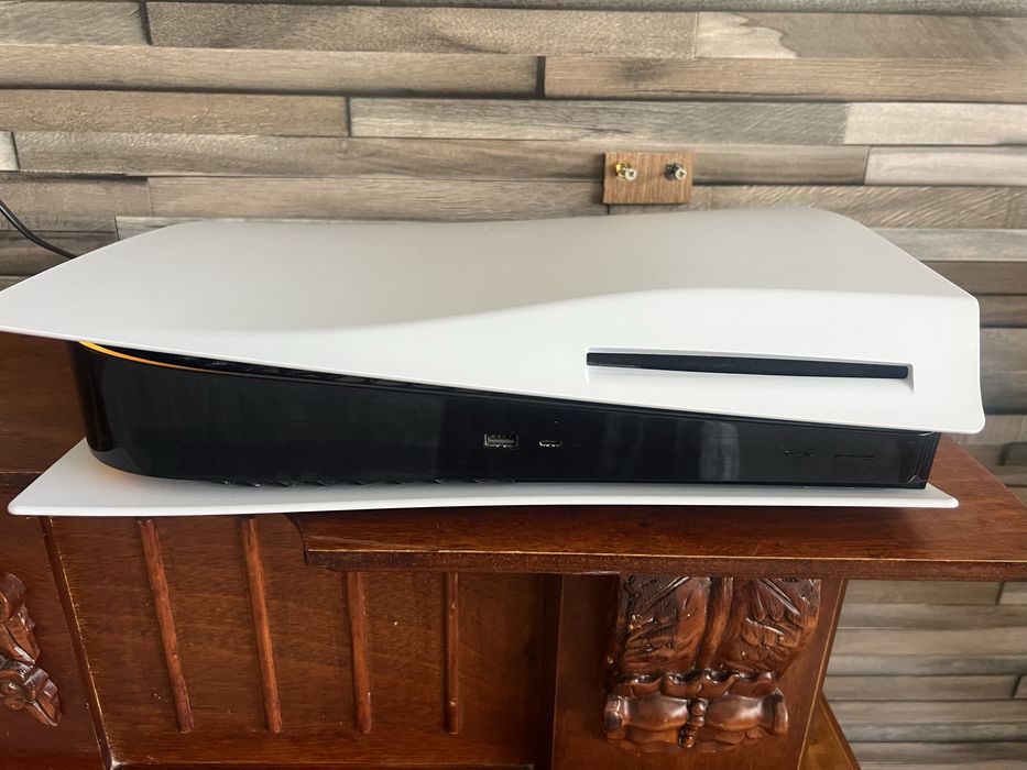 PS5 с 2 джостиками