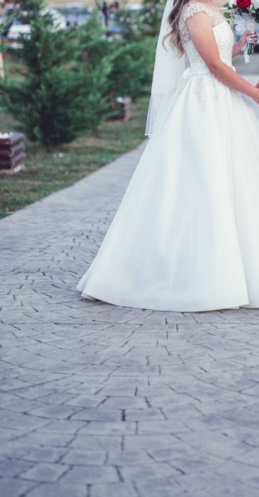 Vand rochie de mireasa