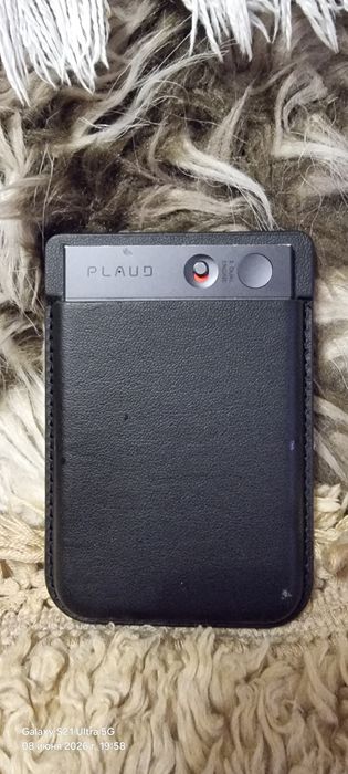 Диктофон PLAUD NOTE - это носимое устройство с ИИ