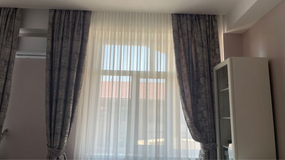 Продам шторы на  2 окна