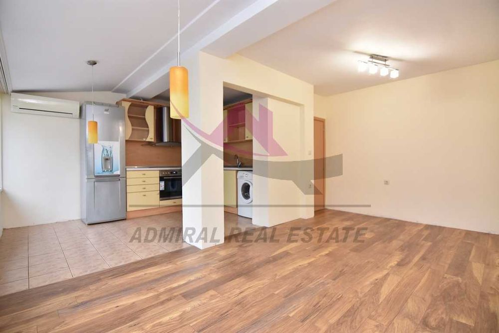 Просторен тристаен -Спортна зала