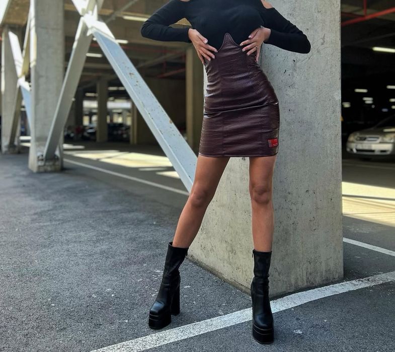 Кожена пола с висока талия