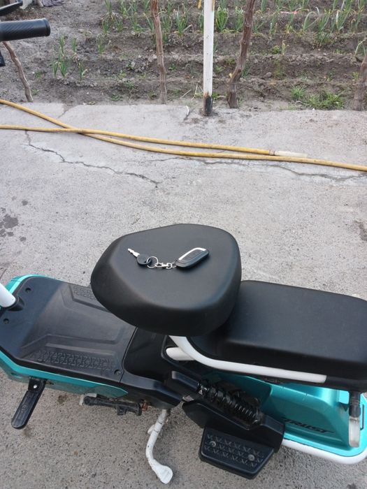 Racing skuter sotiladi