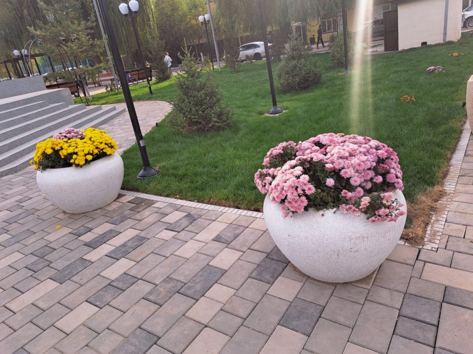 Вазон "Луна" из натурального камня