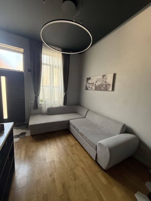 Coltar extensibil  cu cutie de depozitare, in stare foarte buna