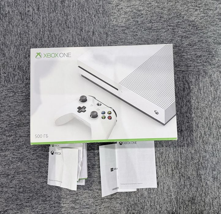 Xbox one S - 500 gb + 2 gamepad