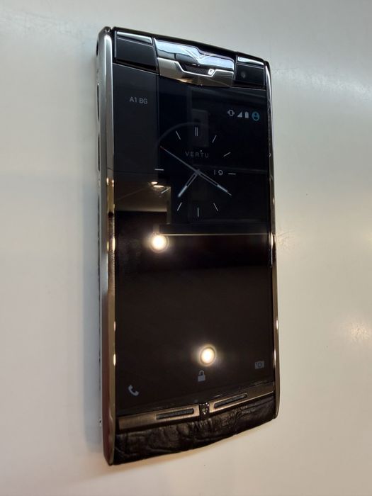Vertu Signature Touch Alligator